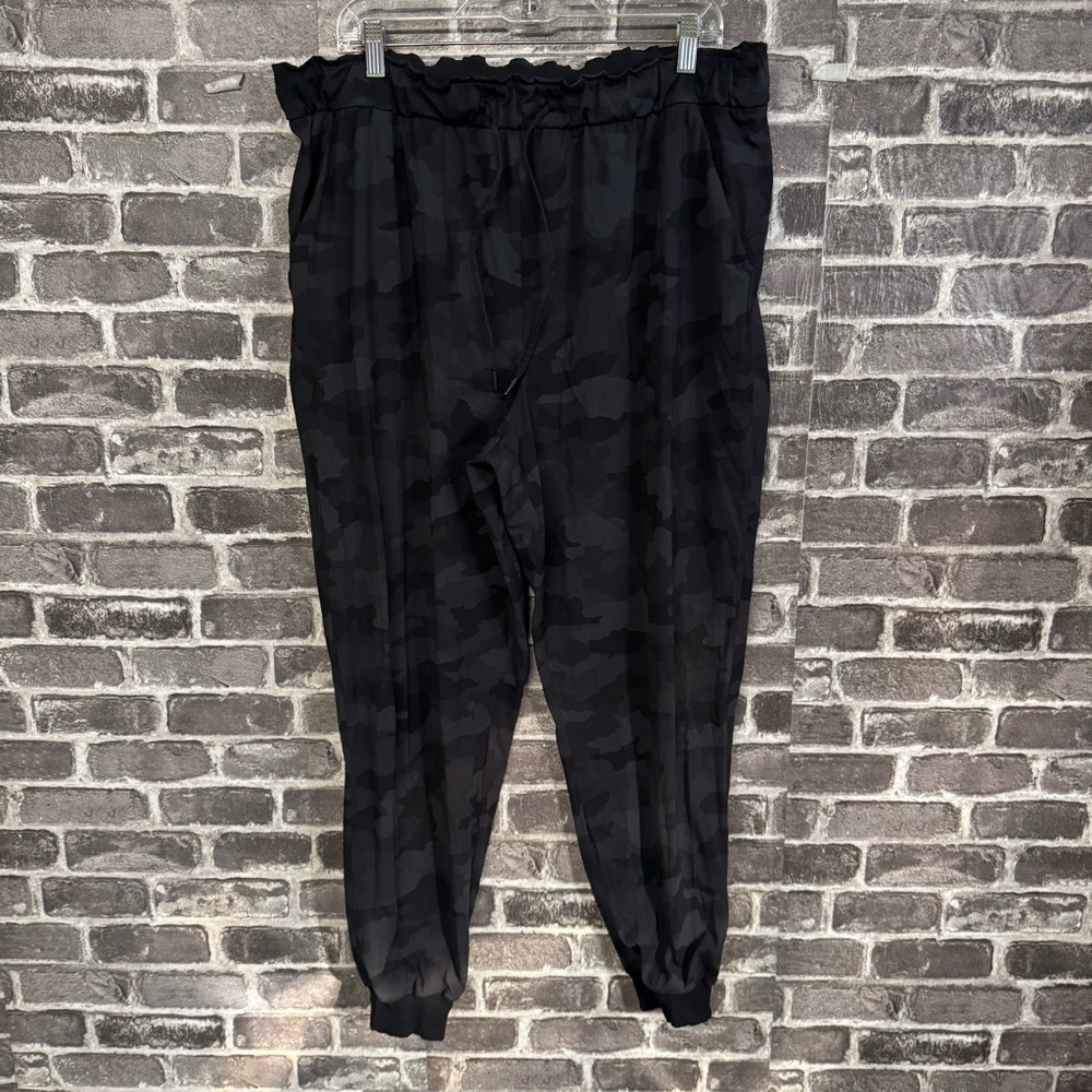 Lululemon Stretch High-Rise Jogger Full Length Heritage 365 Camo Deep Coal pants